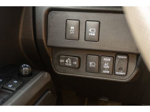 Used 2020 Toyota Tacoma TRD Sport w/ TRD Premium Sport Package AWD/4WD image 29