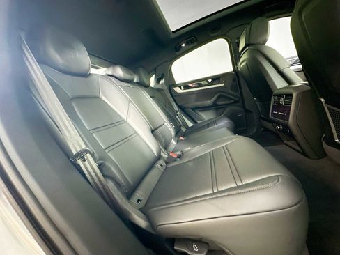 New 2025 Porsche Cayenne Coupe image 27