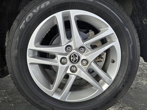 Used 2022 Toyota C-HR XLE image 42