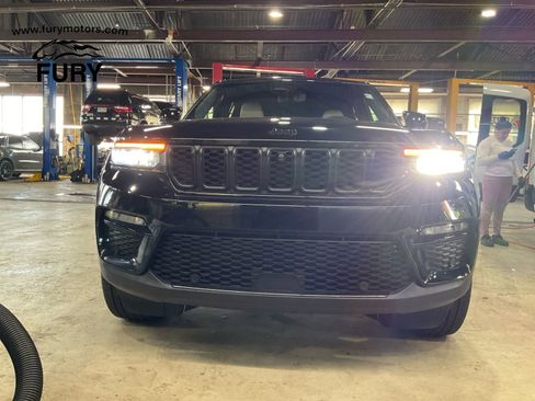 Used 2024 Jeep Grand Cherokee Limited w/ Luxury Tech Group II AWD/4WD image 26