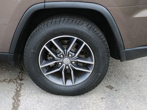 Used 2017 Jeep Grand Cherokee Limited image 9