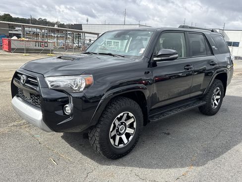Used 2021 Toyota 4Runner TRD Off-Road Premium image 3