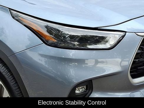 Used 2023 Toyota Highlander XLE image 13