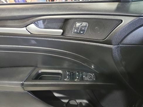 Used 2018 Ford Fusion Titanium AWD/4WD image 15
