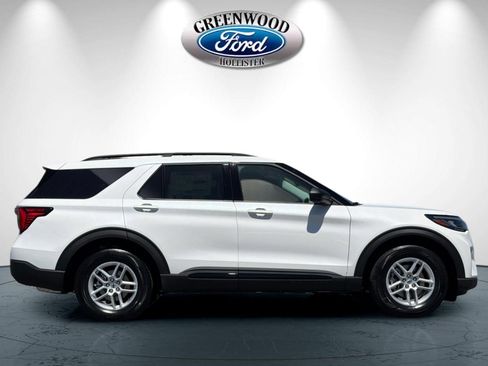 New 2026 Ford Explorer Active RWD image 3