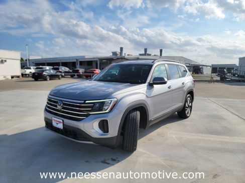 Used 2024 Volkswagen Atlas SE image 3