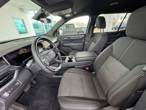 Used 2025 GMC Acadia Elevation image 12