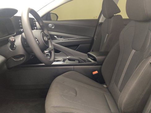 Used 2025 Hyundai Elantra SE FWD image 17