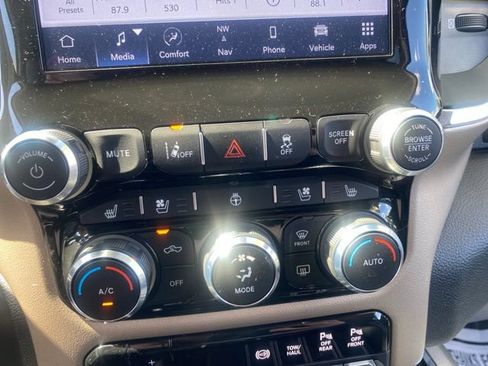 Used 2022 RAM 3500 Laramie AWD/4WD image 11