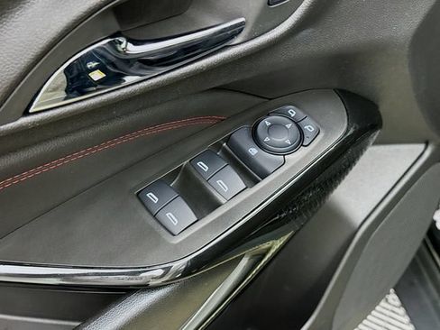 Used 2025 Chevrolet Trax RS w/ Sunroof Package FWD image 18