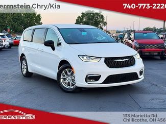New 2026 Chrysler Pacifica Select image 1