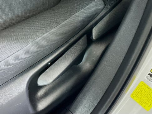 Used 2021 Toyota Corolla LE FWD image 13