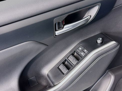 Used 2025 Toyota Highlander XLE image 23