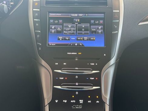 Used 2013 Lincoln MKZ FWD image 22