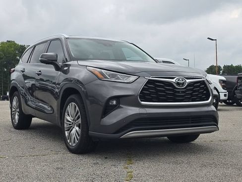 Used 2023 Toyota Highlander Platinum FWD image 7