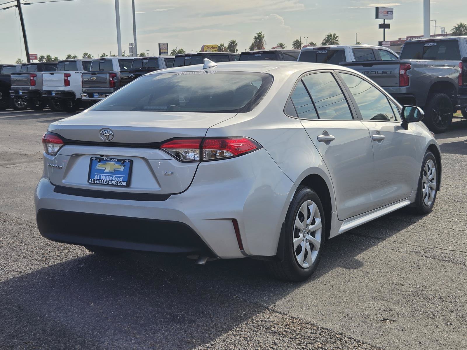 Used 2025 Toyota Corolla LE FWD image 5