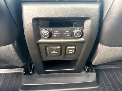 Used 2023 Chevrolet Traverse Premier AWD/4WD image 24