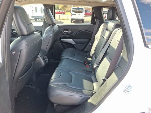 Used 2017 Jeep Cherokee Overland w/ Technology Group image 10