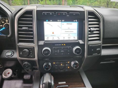 Used 2017 Ford F150 Platinum w/ Equipment Group 701A Luxury image 28