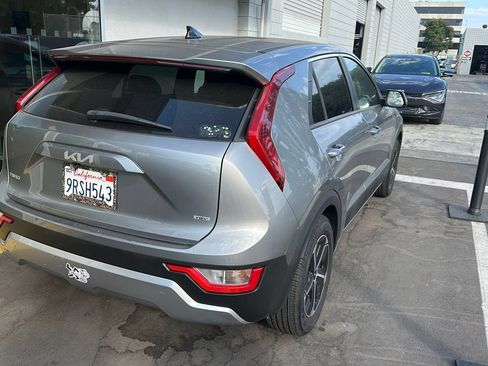 Used 2023 Kia Niro LX FWD image 3