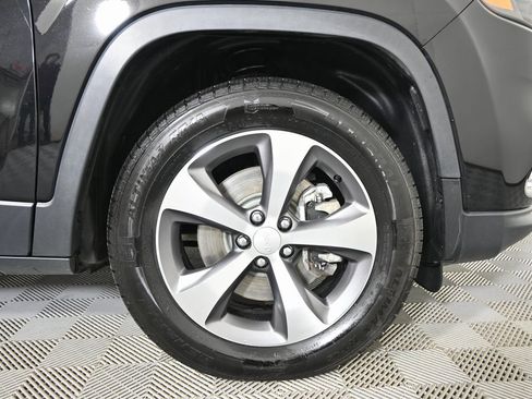 Used 2022 Jeep Cherokee Limited image 11