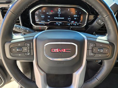 Used 2025 GMC Sierra 1500 SLT image 9