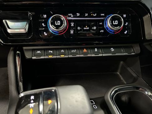 Used 2025 GMC Sierra 1500 AT4 AWD/4WD image 17