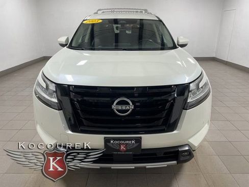 Used 2023 Nissan Pathfinder SL w/ Lighting Package (N92) image 2