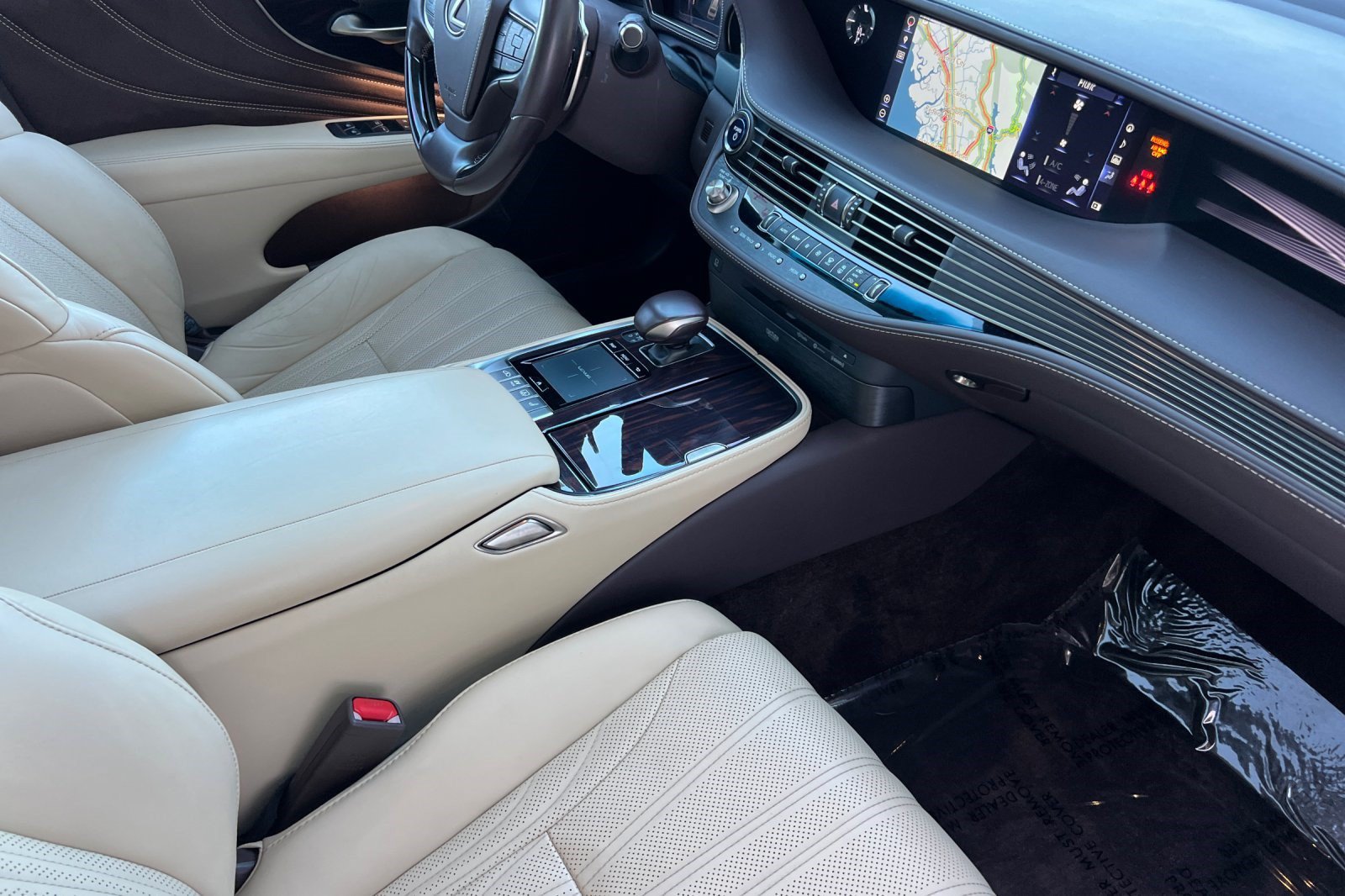 Used 2020 Lexus LS 500h w/ Luxury Package RWD image 33