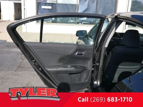 Used 2017 Honda Accord EX-L image 18