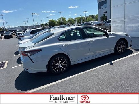 Used 2024 Toyota Camry SE FWD image 8