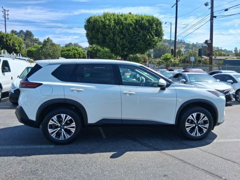 Used 2023 Nissan Rogue SV FWD image 7