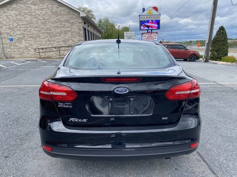 Used 2018 Ford Focus SE FWD image 6