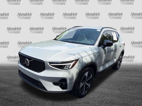 Certified 2024 Volvo XC40 B5 Plus AWD/4WD image 5