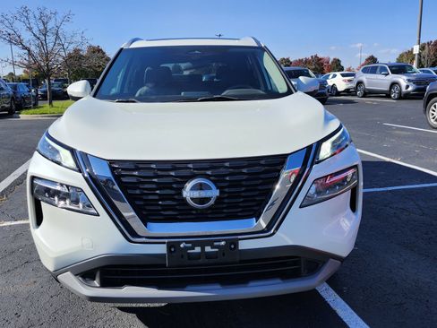 Used 2023 Nissan Rogue SV w/ SV Premium Package image 3