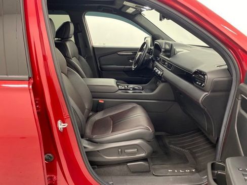 Used 2025 Honda Pilot Black Edition image 31