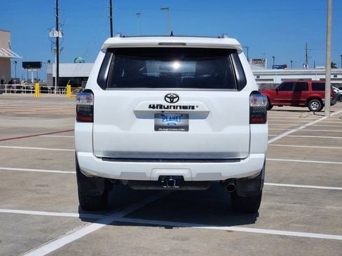 Used 2018 Toyota 4Runner SR5 Premium image 6