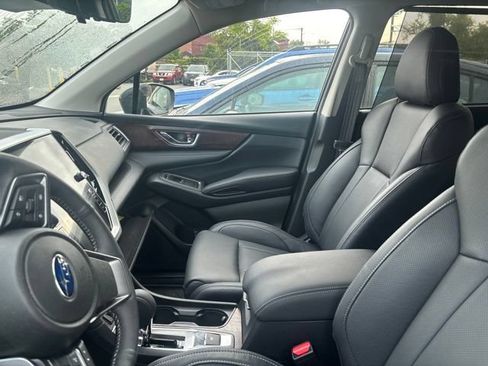 Used 2025 Subaru Ascent Touring AWD/4WD image 4