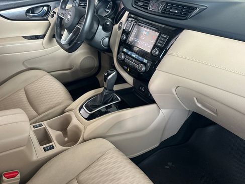 Used 2019 Nissan Rogue SV image 13