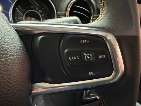 Used 2023 Jeep Gladiator Overland AWD/4WD image 15