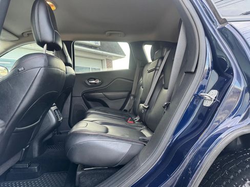 Used 2014 Jeep Cherokee Trailhawk w/ Leather Interior Group AWD/4WD image 11
