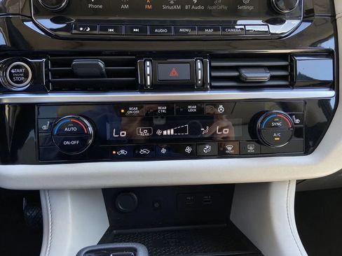 Used 2024 Nissan Pathfinder SL w/ SL Premium Package AWD/4WD image 23