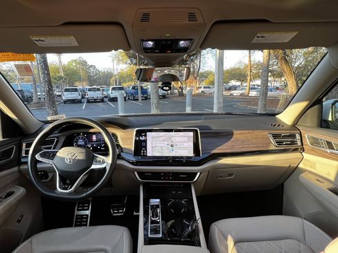 Used 2025 Volkswagen Atlas SEL Premium R-Line image 37