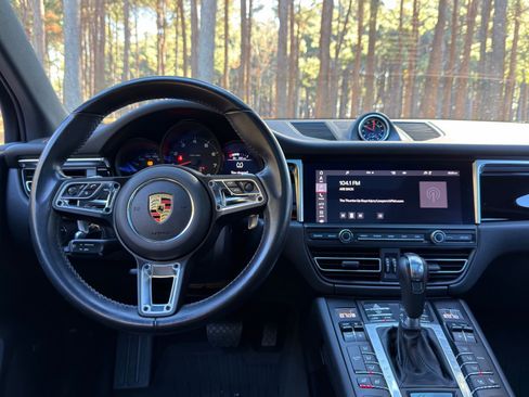 Used 2021 Porsche Macan image 3