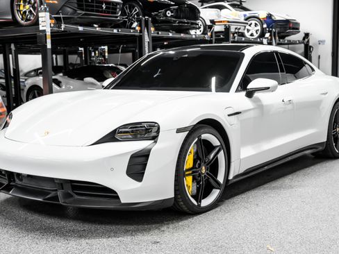 Used 2022 Porsche Taycan Turbo S image 5