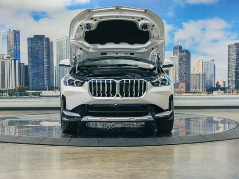 Used 2026 BMW X1 xDrive28i AWD/4WD image 4