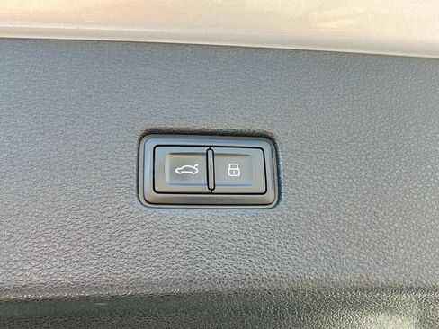 Used 2022 Audi Q8 Premium Plus AWD/4WD image 7