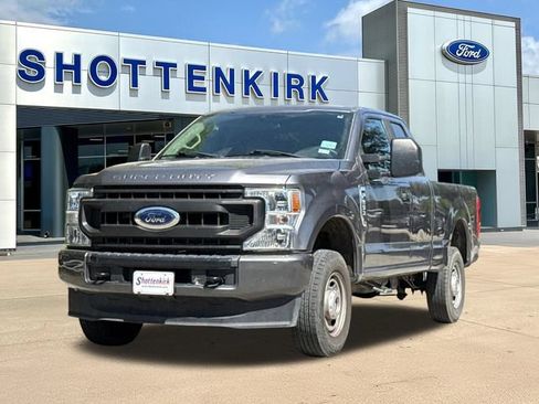 Used 2022 Ford F250 XL w/ Camper Package AWD/4WD image 3