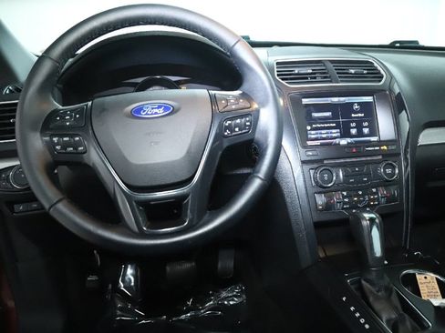 Used 2016 Ford Explorer XLT w/ Equipment Group 202A AWD/4WD image 27
