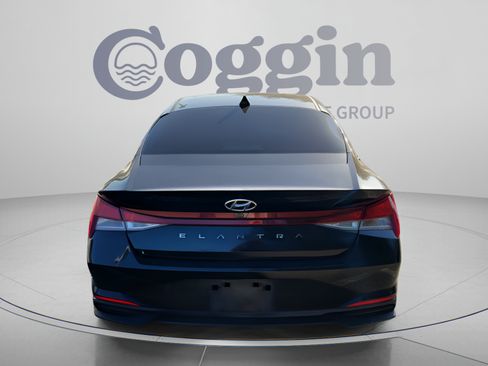 Used 2023 Hyundai Elantra SEL w/ Convenience Package FWD image 3